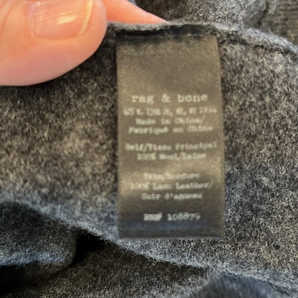 GUC Rag & Bone wool 1/4 zip sweater with lamb leather suede finish sleeve patch - Picture 9 of 10